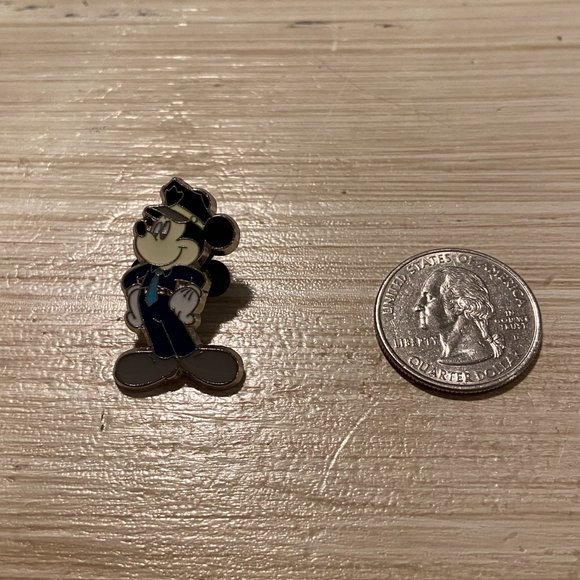 Mickey Mouse Police Officer Pin - Picture 3 of 6